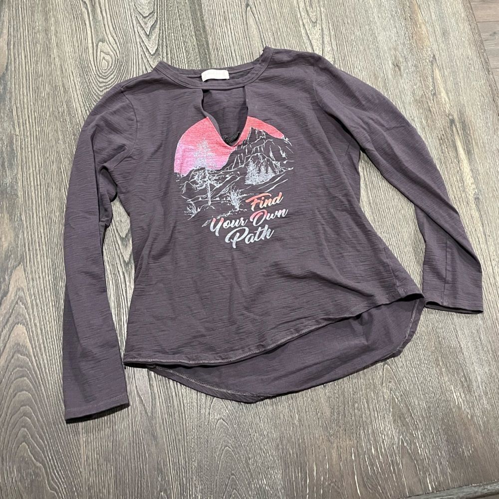 Altar'd State Long Sleeve Top Find Your Own Path Keyhole Hi-Lo Stretch Gray M